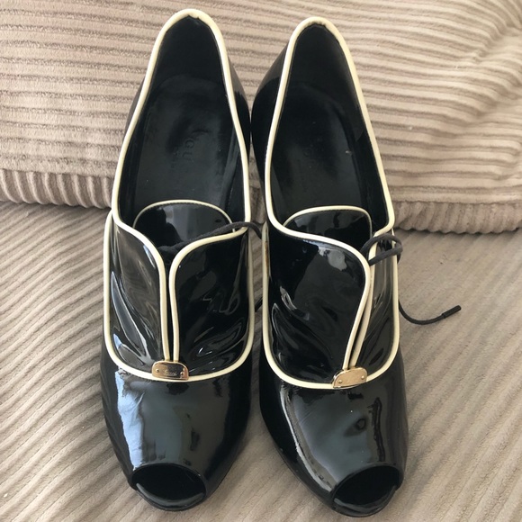 Preowned Black with white Gucci booties